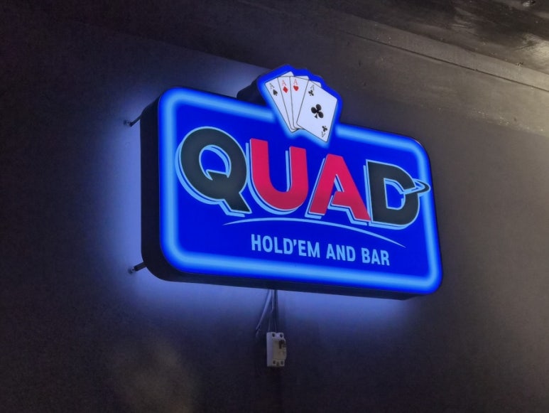QUAD 네온사인